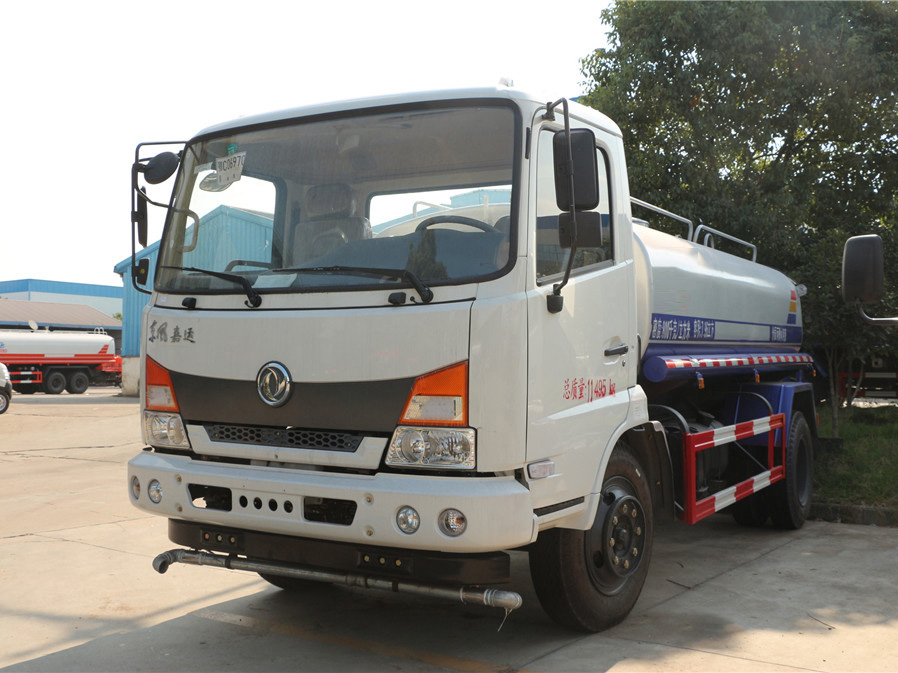 東風(fēng)嘉運(yùn)（10方）綠化噴灑車(chē)