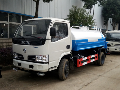 東風(fēng)小卡3噸灑水車(chē)