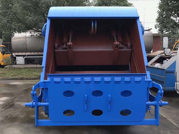 東風福瑞卡壓縮式垃圾車