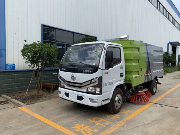 東風小多利卡掃路車